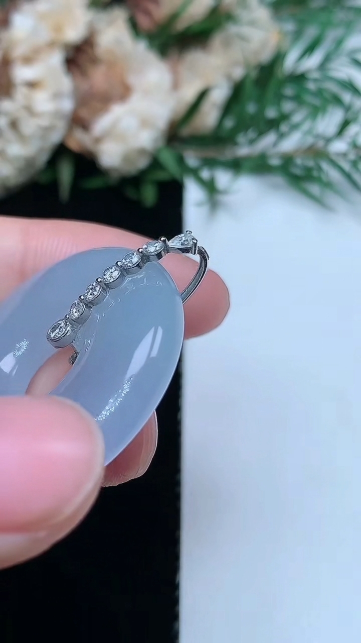 天然A货翡翠紫罗兰平安环吊坠，尺寸29.9-6，重量:11.61g
3月31日