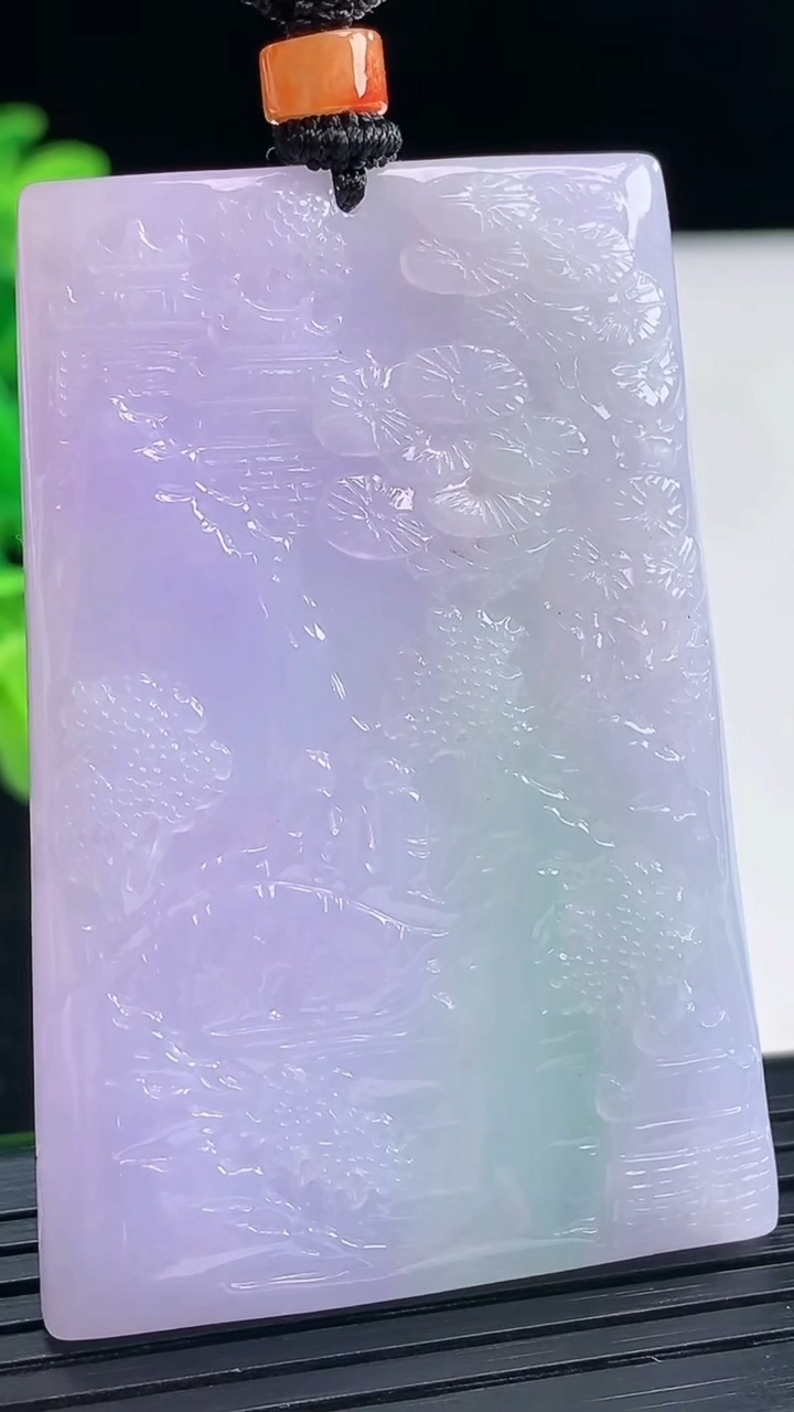 天然A货翡翠春带彩紫罗兰山水牌吊坠尺寸56.5-38.4-5.7重量:36.13g
3月31日