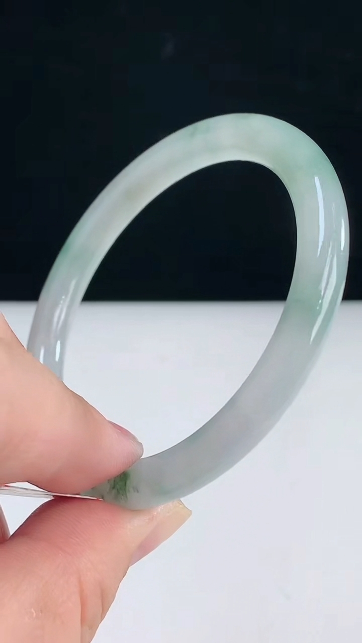 圈口54-55翡翠a圆条手镯尺寸55-6.4-7.6重:27.30g 2363月31日