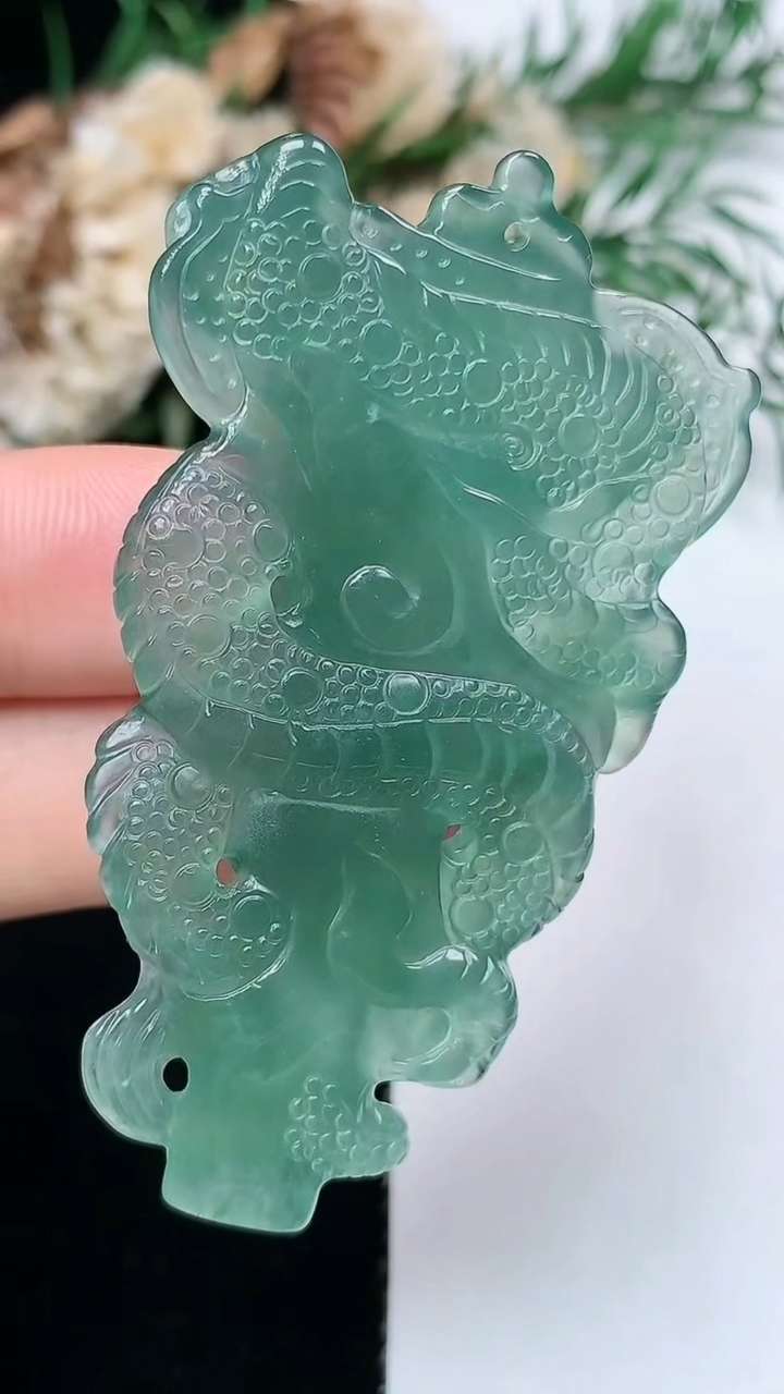 天然A货翡翠蓝水龙牌吊坠，尺寸57.5-33.3-8.3，重量:19.29g
3月31日