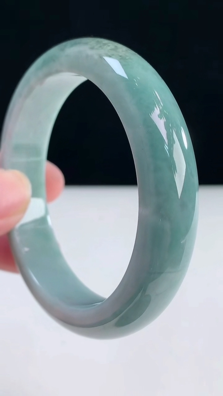 圈口55-56翡翠a货蓝水宽边手镯尺寸55.4-13-8.3重:60.48g843月31日