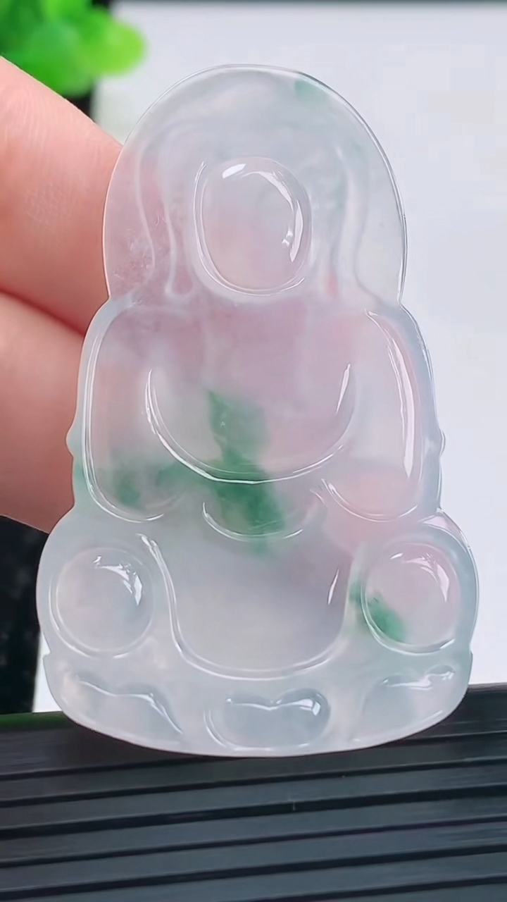 天然A货翡翠种飘花观音菩萨吊坠尺寸50.5-31-4.9重量:14.13g
3月31日