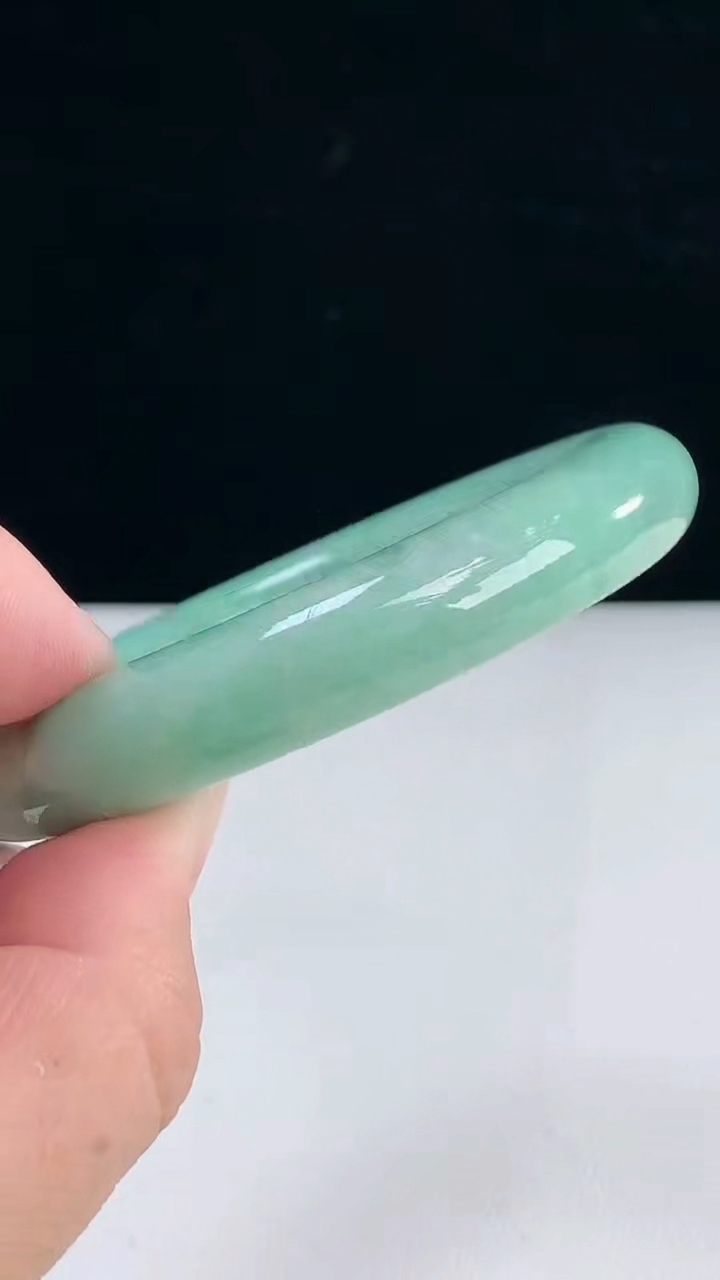 圈口57-58翡翠a货胖圆条手镯尺寸58-13重:102.54g 873月31日