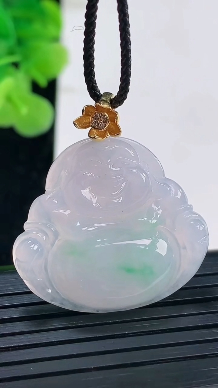 天然A货翡翠佛公吊坠尺寸26.1-29.3-5.1重量:6.54g
3月31日