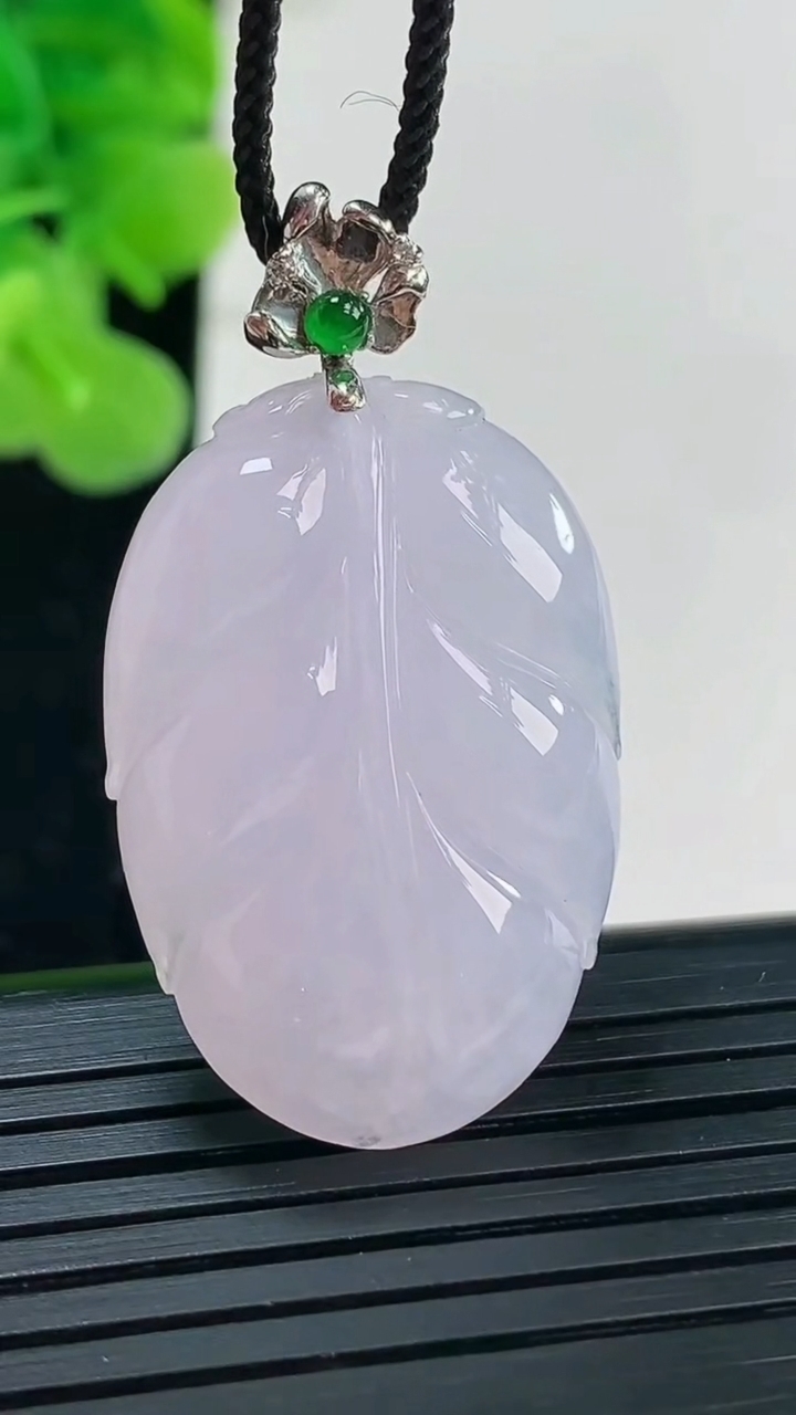 天然A货翡翠18K金紫罗兰金枝玉叶 叶子吊坠尺寸30.8-20.4-8.1重量:9.27g
3月31日