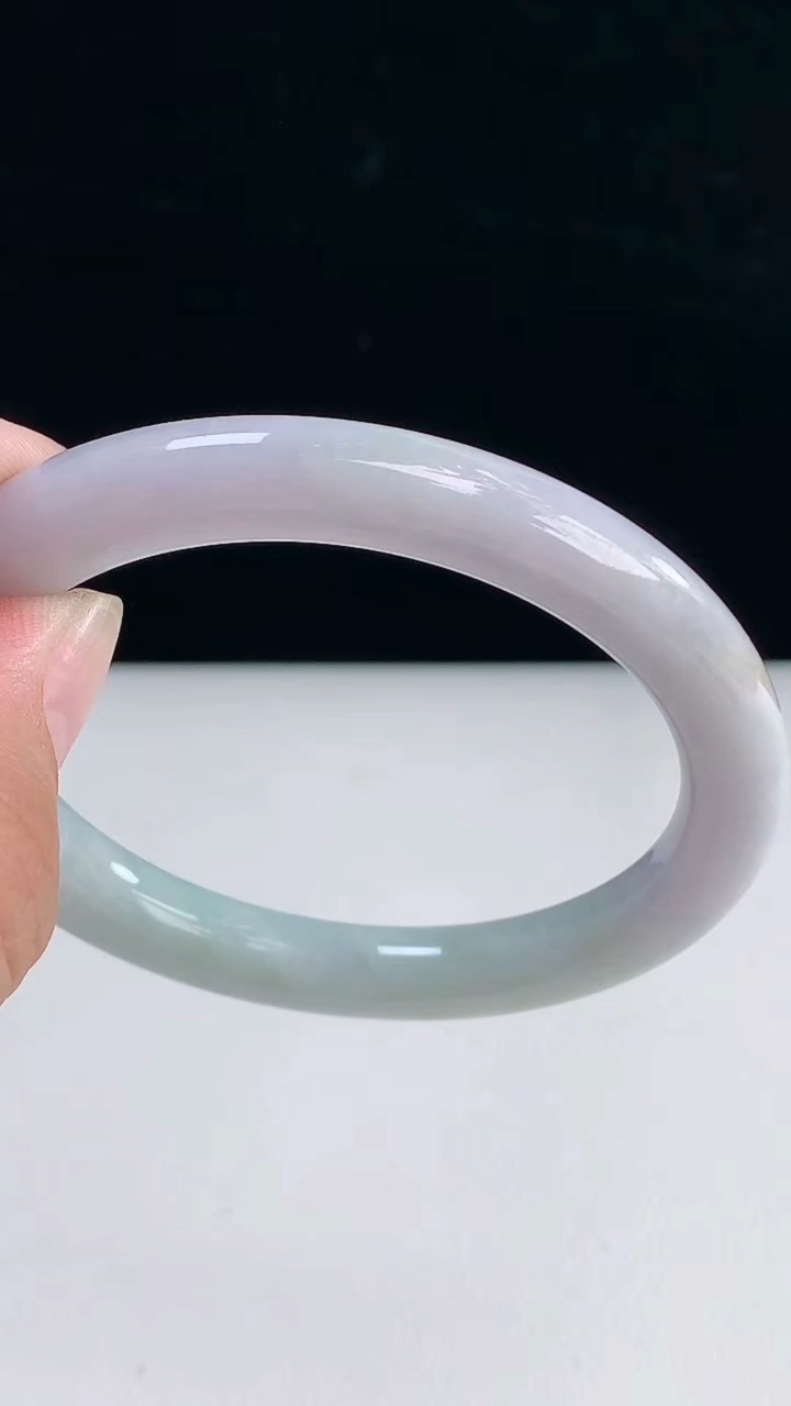 圈口55-56翡翠a货紫罗兰圆条手镯尺寸55.8-8.4重:41.23g843月31日