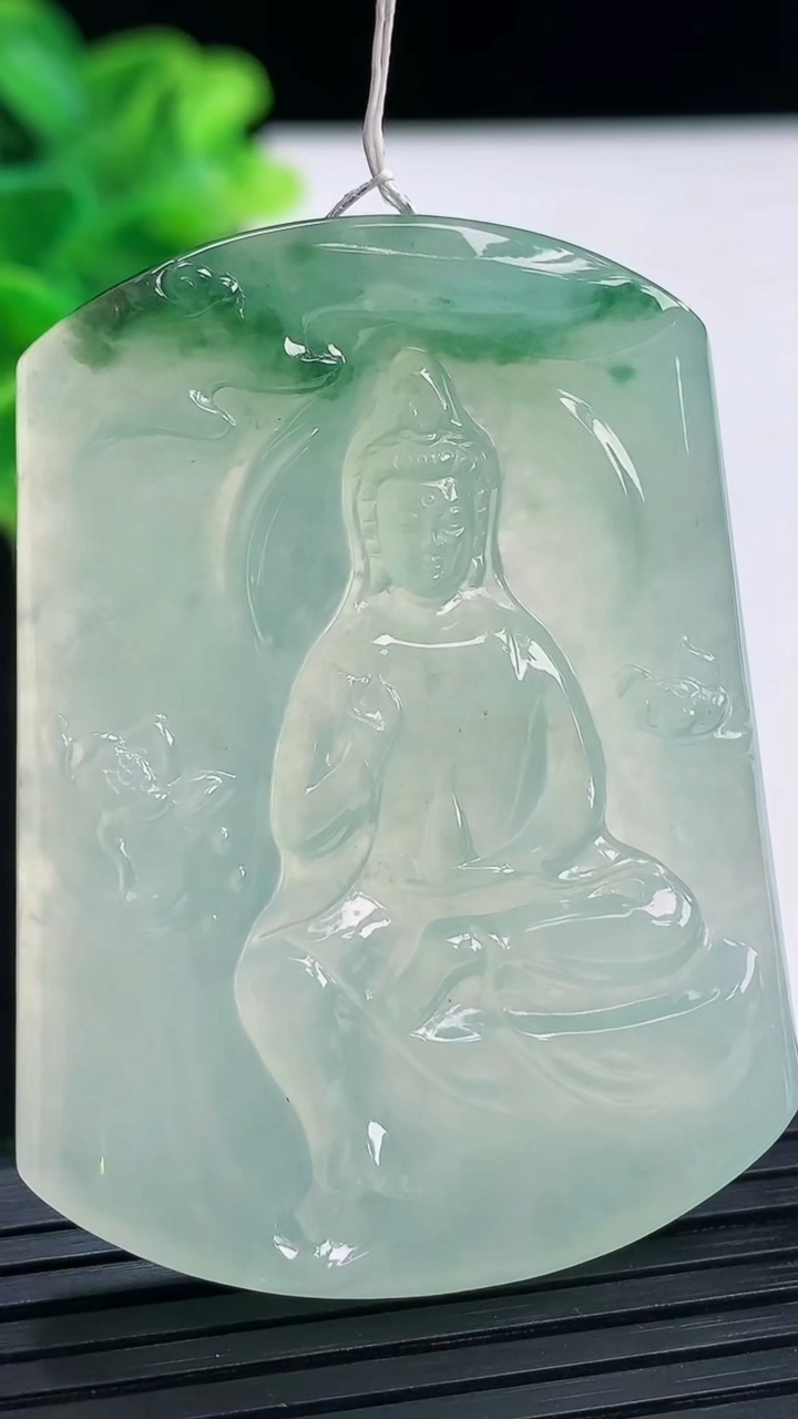 天然A货翡翠种飘花观音菩萨吊坠尺寸52-39.1-6.5重量:31.05g
3月31日