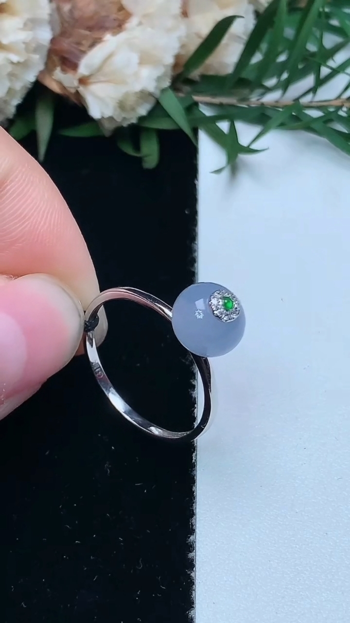 天然A货翡翠k金紫罗兰算盘珠戒指，尺寸17.2-7.8-5.7，重量:1.61g2026年3月31日