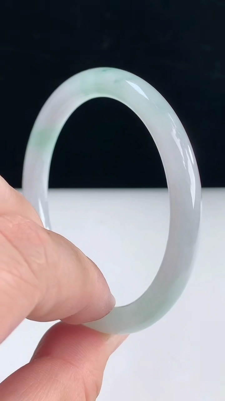 圈口52-53翡翠a圆条手镯尺寸52.5-7重:23.80g 2363月31日