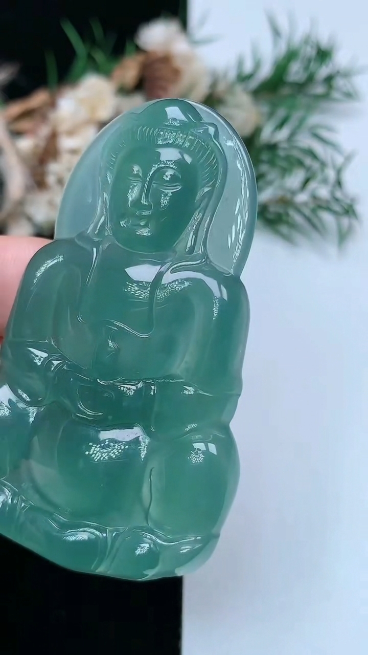 天然A货翡翠蓝水观音菩萨吊坠，尺寸60.8-37.3-5.5，重量:22.22g
3月31日
