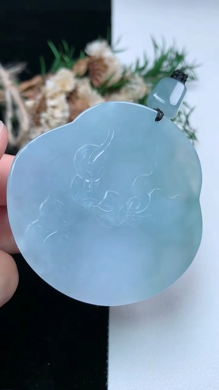 天然A货翡翠财神爷吊坠，尺寸52.8-52.7-12，重量:59.70g
3月31日