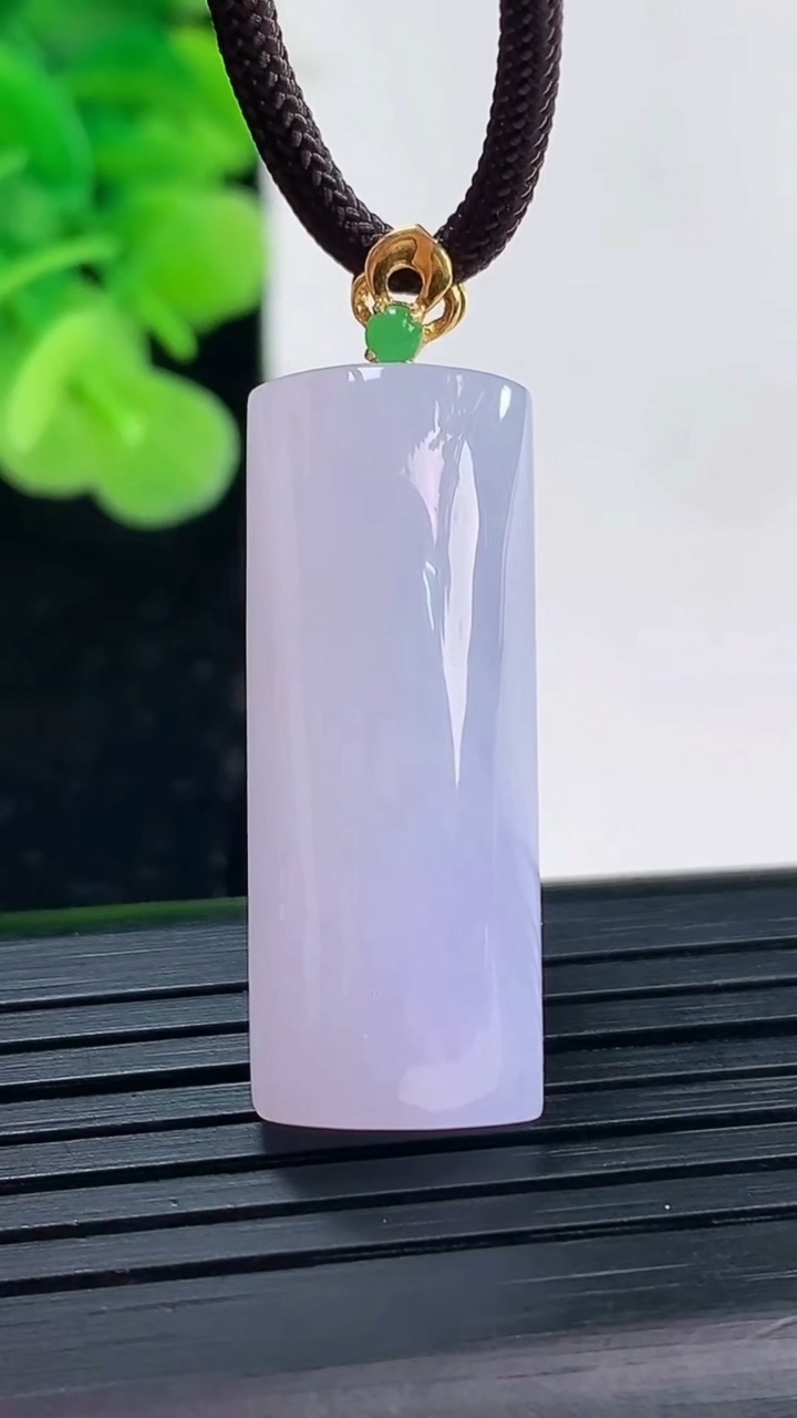 天然A货翡翠18K金紫罗兰无事牌吊坠尺寸31.4-12.2-9.5重量:9.70g
3月31日