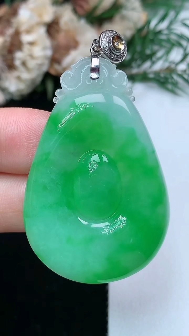 天然A货翡翠福贝吊坠，尺寸43.5-29.7-5.3，重量:12.21g
3月31日