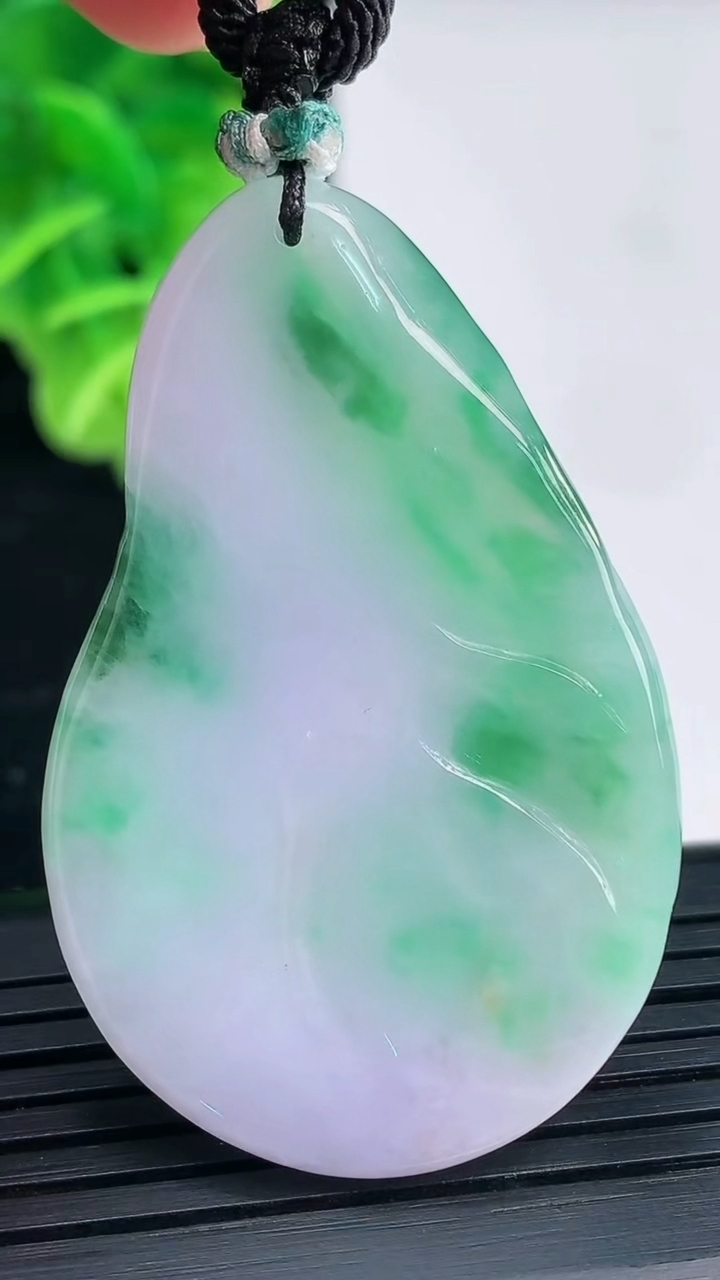 天然A货翡翠无相佛吊坠尺寸47.7-30.4-6.1重量:21.74g
3月31日