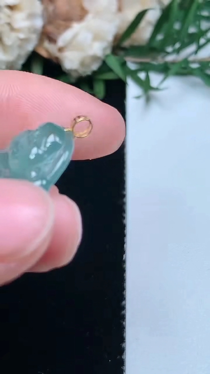 天然A货翡翠蓝水佛公吊坠，尺寸19.7-21.6-4.9，重量:3.27g
3月31日