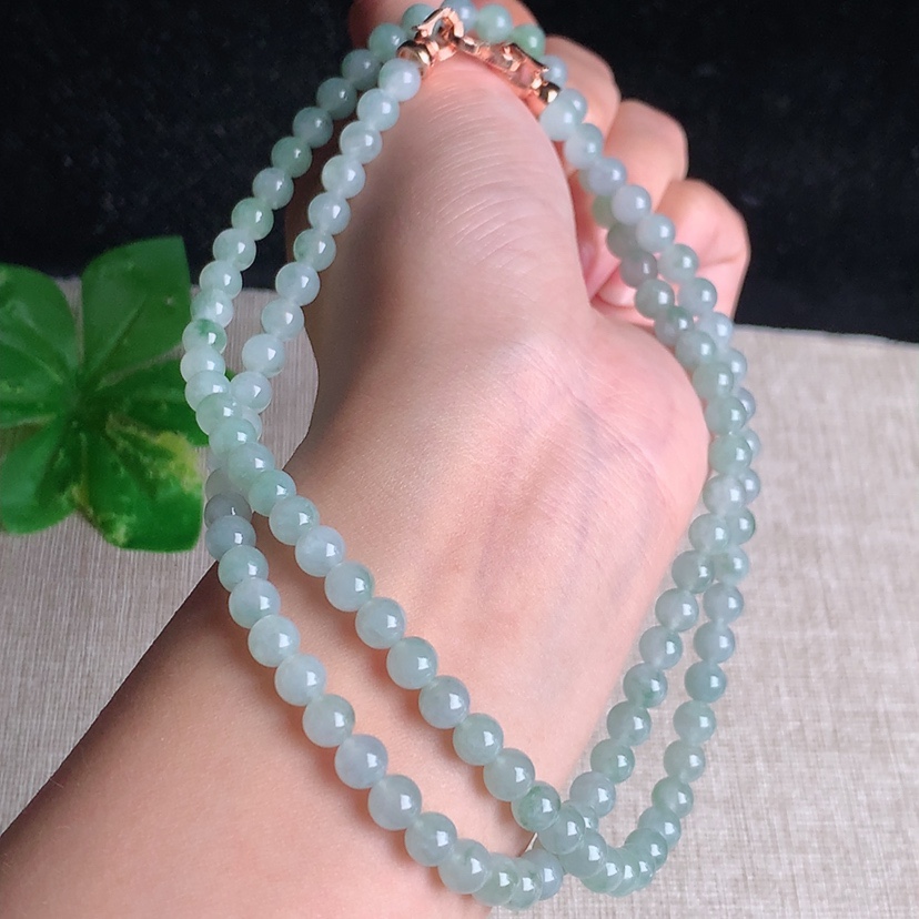 天然A货翡翠飘花圆珠项链毛衣链108颗 
尺寸5.6mm 重量38.86g 0329