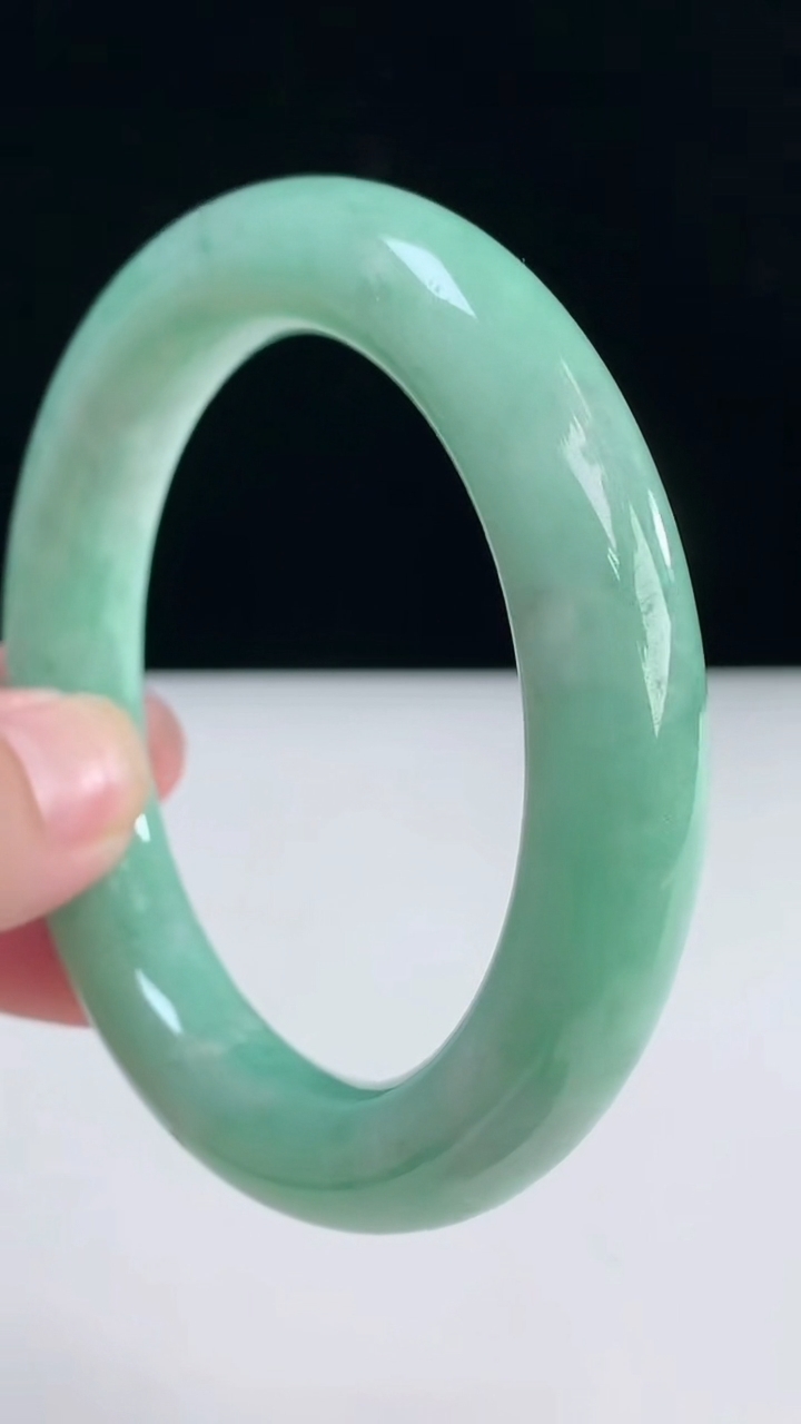 圈口57-58翡翠a货胖圆条手镯尺寸58-13重:102.54g 873月31日