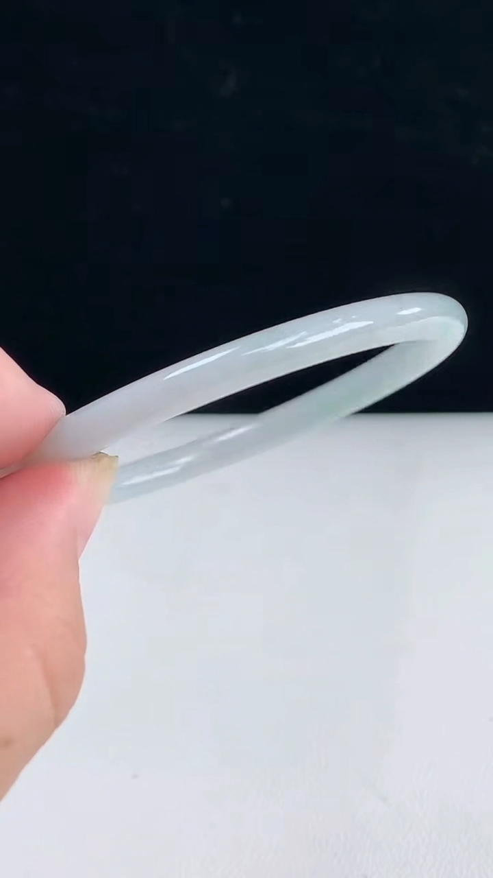 圈口56-57翡翠a圆条手镯尺寸57-5.4-5.9重:16.72g 2363月31日