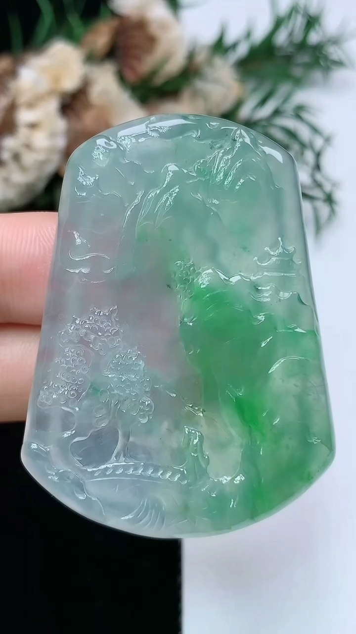 天然A货翡翠山水牌吊坠，尺寸48.4-35.7-5.5，重量:20.00g
3月31日