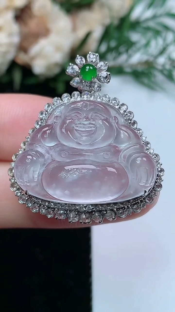 天然A货翡翠白冰佛公吊坠，尺寸31.2-27.9-12，裸石17.9-24.3，重量:6.52g
3月31日