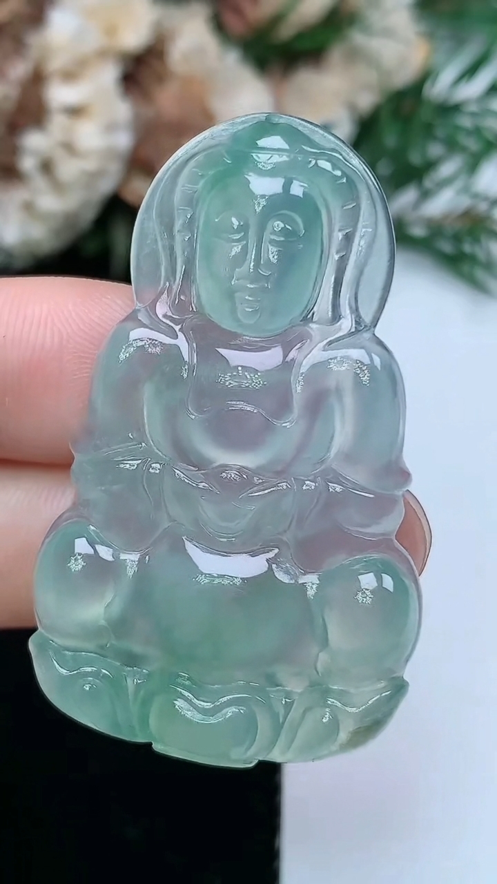 天然A货翡翠观音菩萨吊坠，尺寸44.8-27.2-4.2，重量:8.85g
3月31日