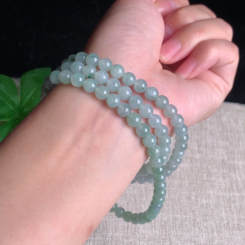 天然A货翡翠飘花圆珠项链毛衣链108颗 
尺寸5.6mm 重量38.86g 0329