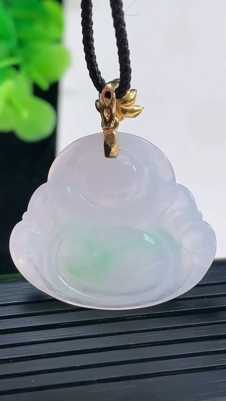 天然A货翡翠佛公吊坠尺寸26.1-29.3-5.1重量:6.54g
3月31日