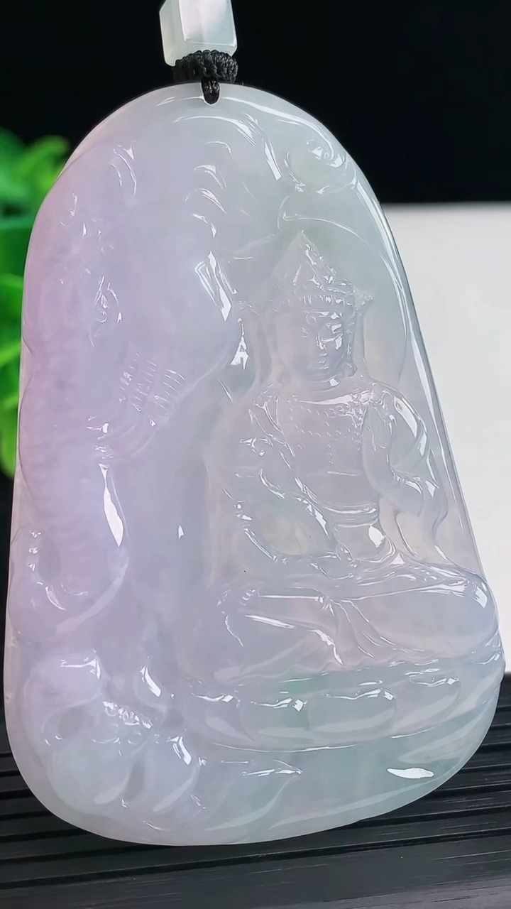 天然A货翡翠紫罗兰普贤菩萨吊坠尺寸68.6-45.5-6.3重量:43.45g
3月31日