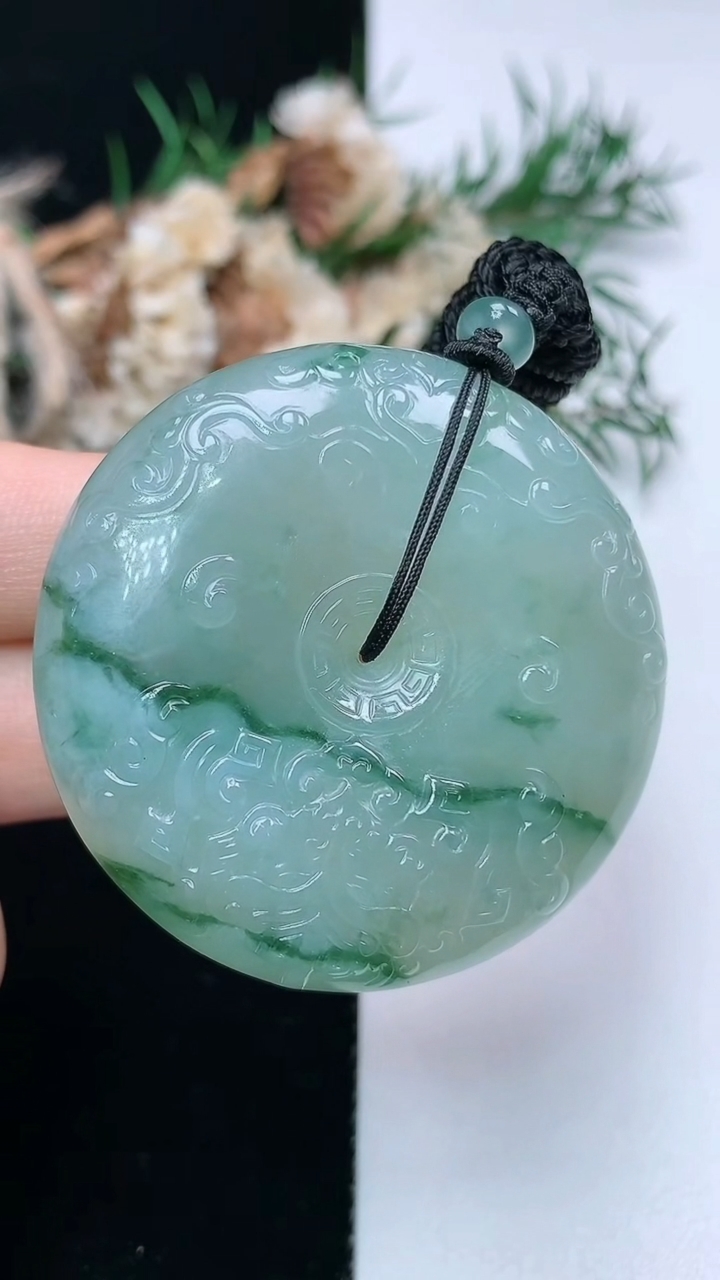 天然A货翡翠飘花仿古平安扣吊坠，尺寸43.6-9.5，重量:39.21g
3月31日