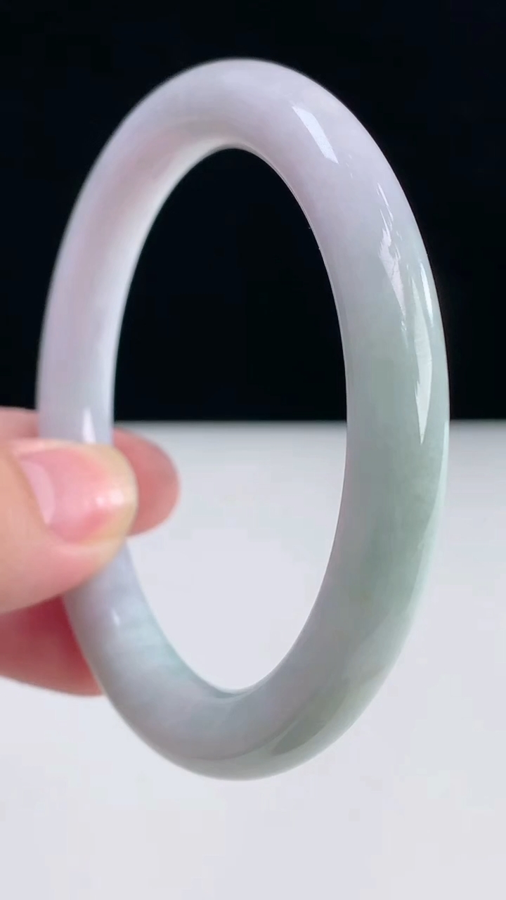 圈口55-56翡翠a货紫罗兰圆条手镯尺寸55.8-8.4重:41.23g843月31日