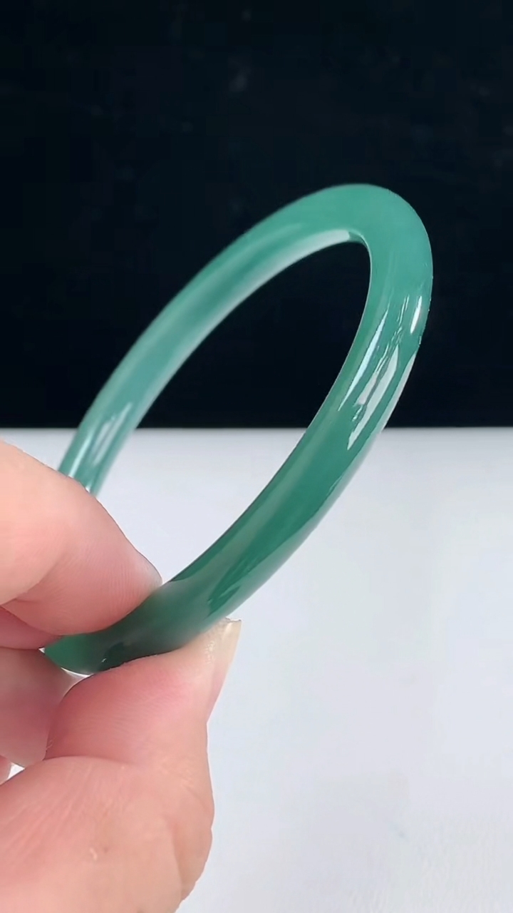 圈口58-59翡翠a货蓝圆条手镯尺寸58.5-7.2重:27.85g 143月31日