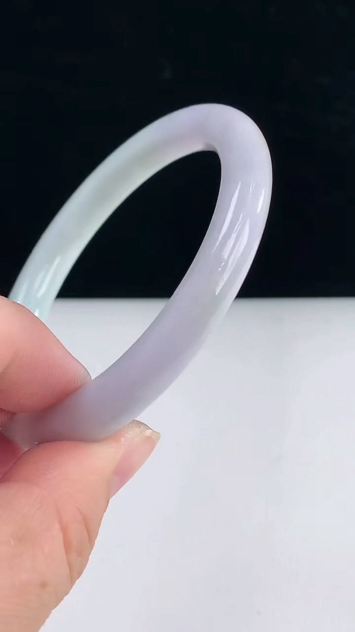 圈口55-56翡翠a货紫罗兰圆条手镯尺寸55.8-8.4重:41.23g843月31日