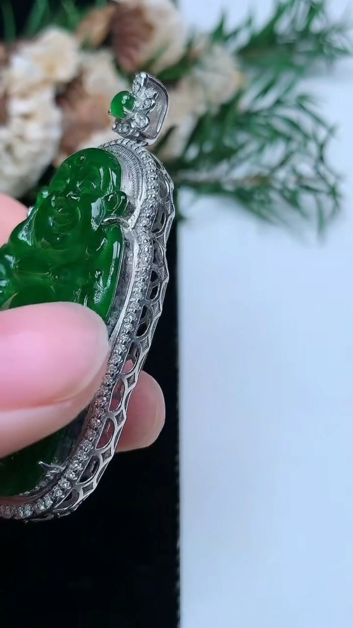 天然A货翡翠布袋佛吊坠，尺寸55.5-30-11.3，裸石41.6-27.6，重量:14.36g
3月31日