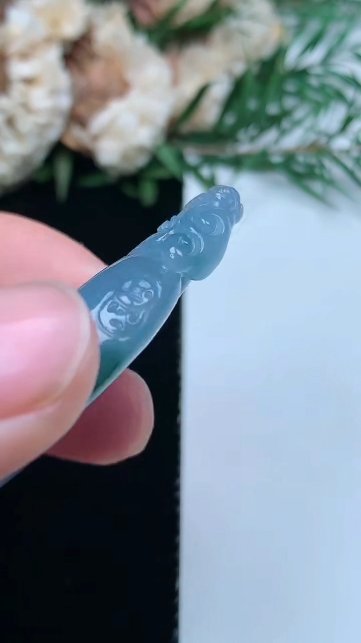 天然A货翡翠紫罗兰 飘花如意吊坠，尺寸41-25.5-8.5，重量:14.45g
3月31日