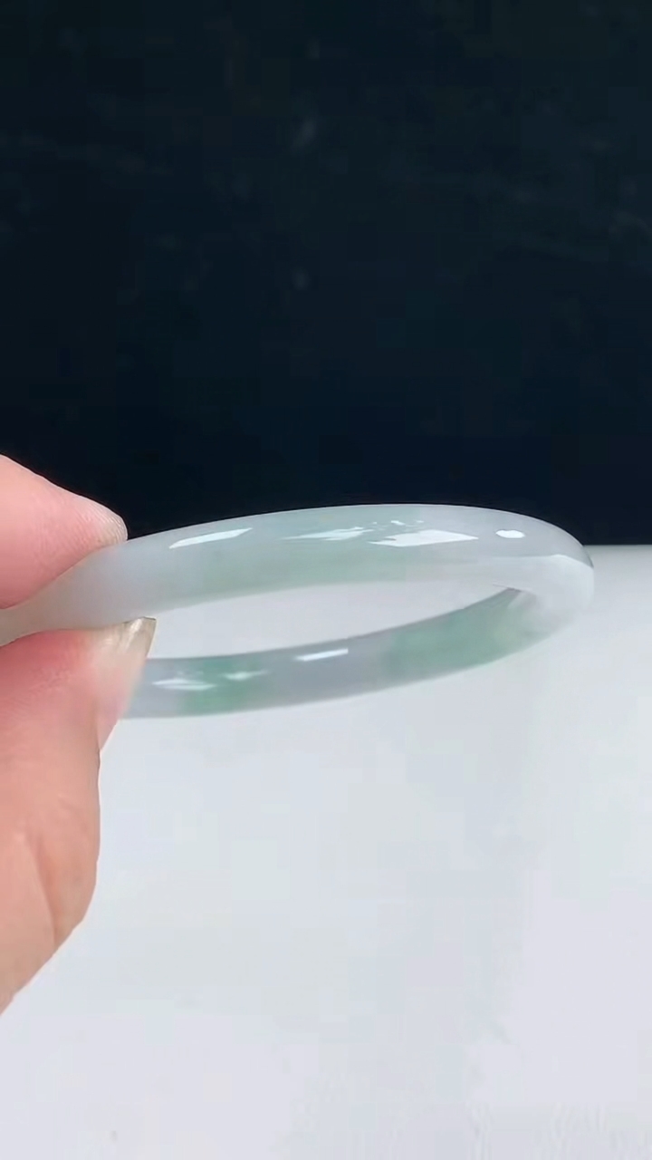 圈口52-53翡翠a圆条手镯尺寸52.5-7重:23.80g 2363月31日