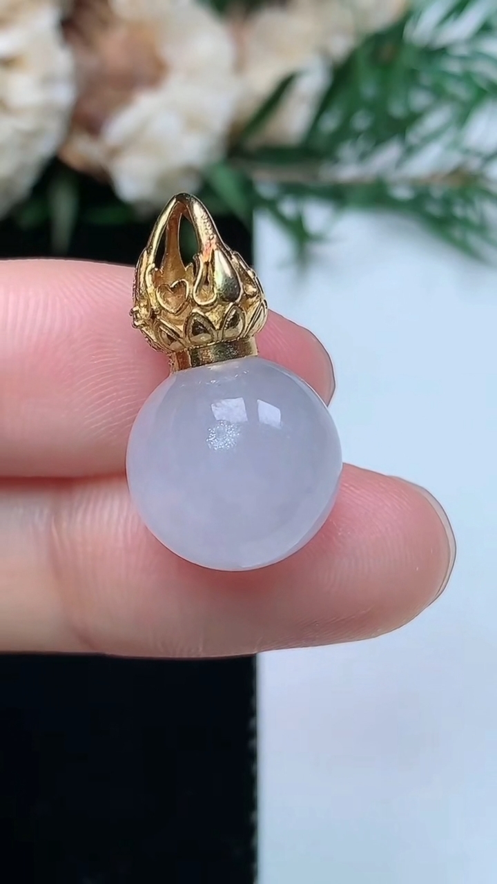 天然A货翡翠白冰圆珠吊坠，尺寸12.8，重量:4.95g
3月31日