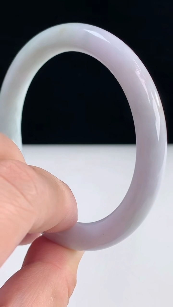 圈口55-56翡翠a货紫罗兰圆条手镯尺寸55.8-8.4重:41.23g843月31日