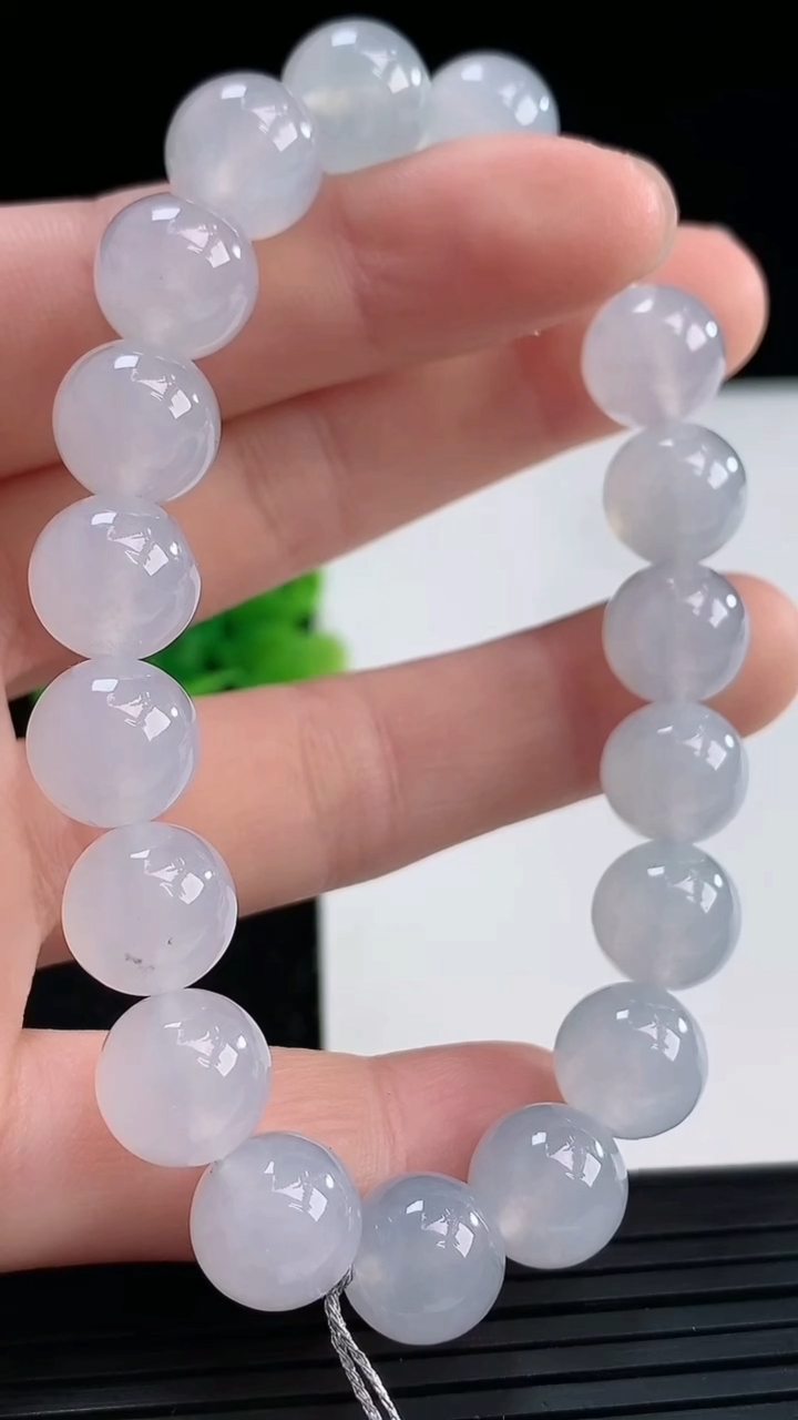 天然A货翡翠圆珠手串尺寸9.8-19颗重量:32.72g3月31日
工厂直销收藏佳品,种好水足，色泽