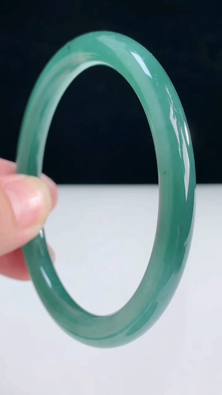 圈口58-59翡翠a货蓝圆条手镯尺寸58.5-7.2重:27.85g 143月31日