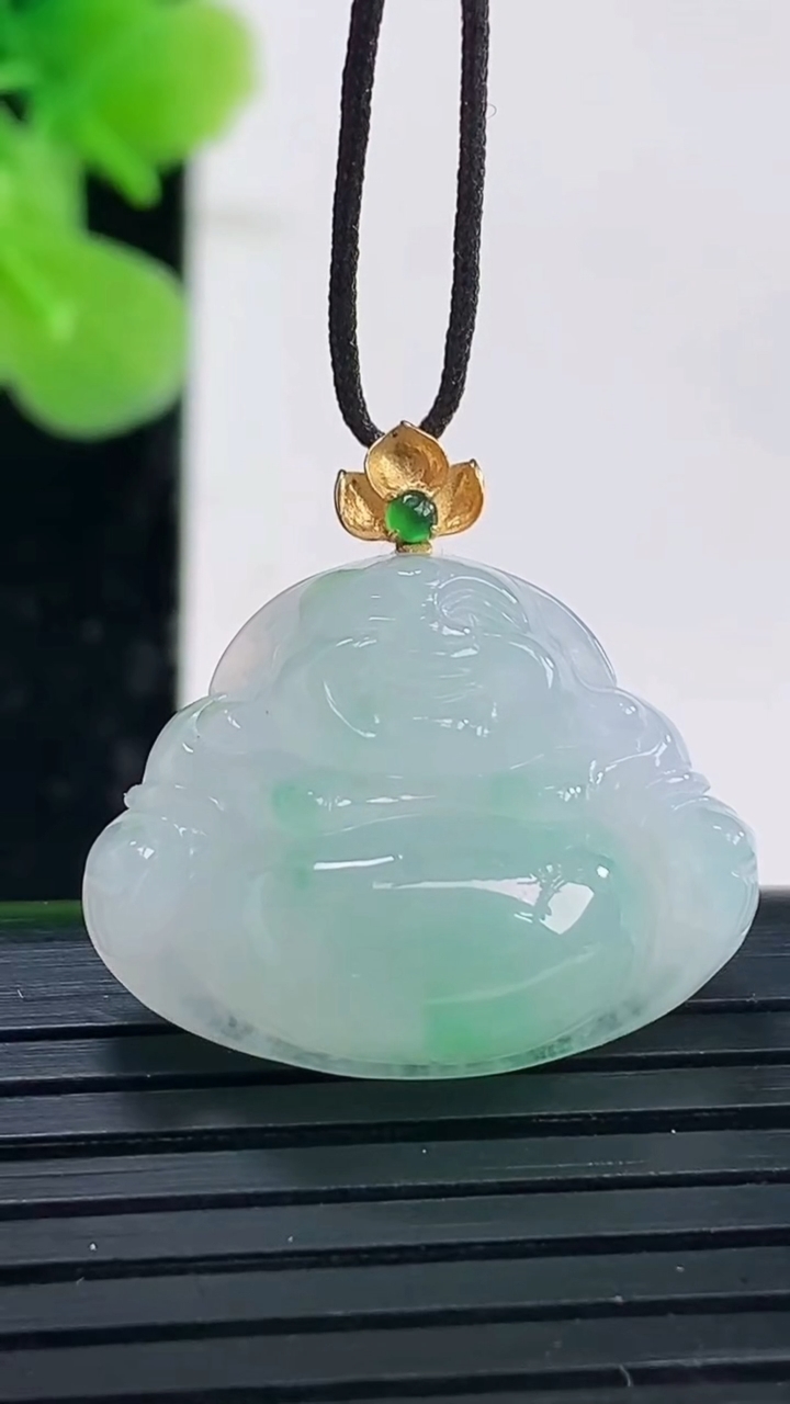 天然A货翡翠佛公吊坠尺寸17.7-23.3-7.5重量:4.91g
3月31日