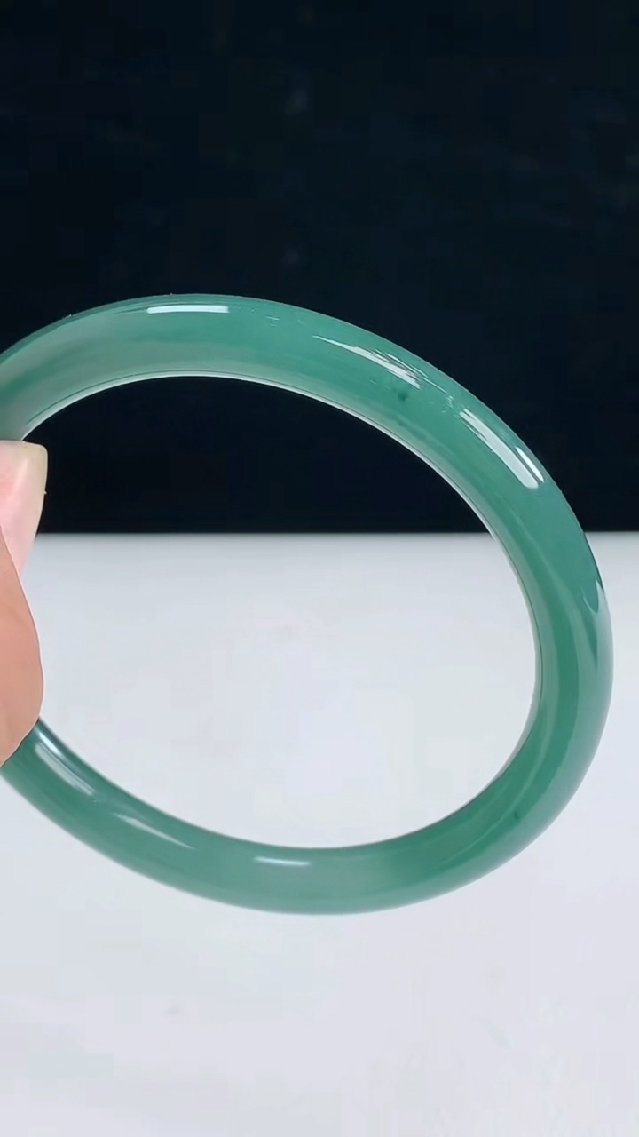 圈口58-59翡翠a货蓝圆条手镯尺寸58.5-7.2重:27.85g 143月31日