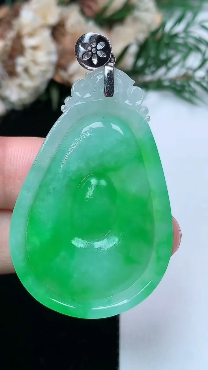 天然A货翡翠福贝吊坠，尺寸43.5-29.7-5.3，重量:12.21g
3月31日