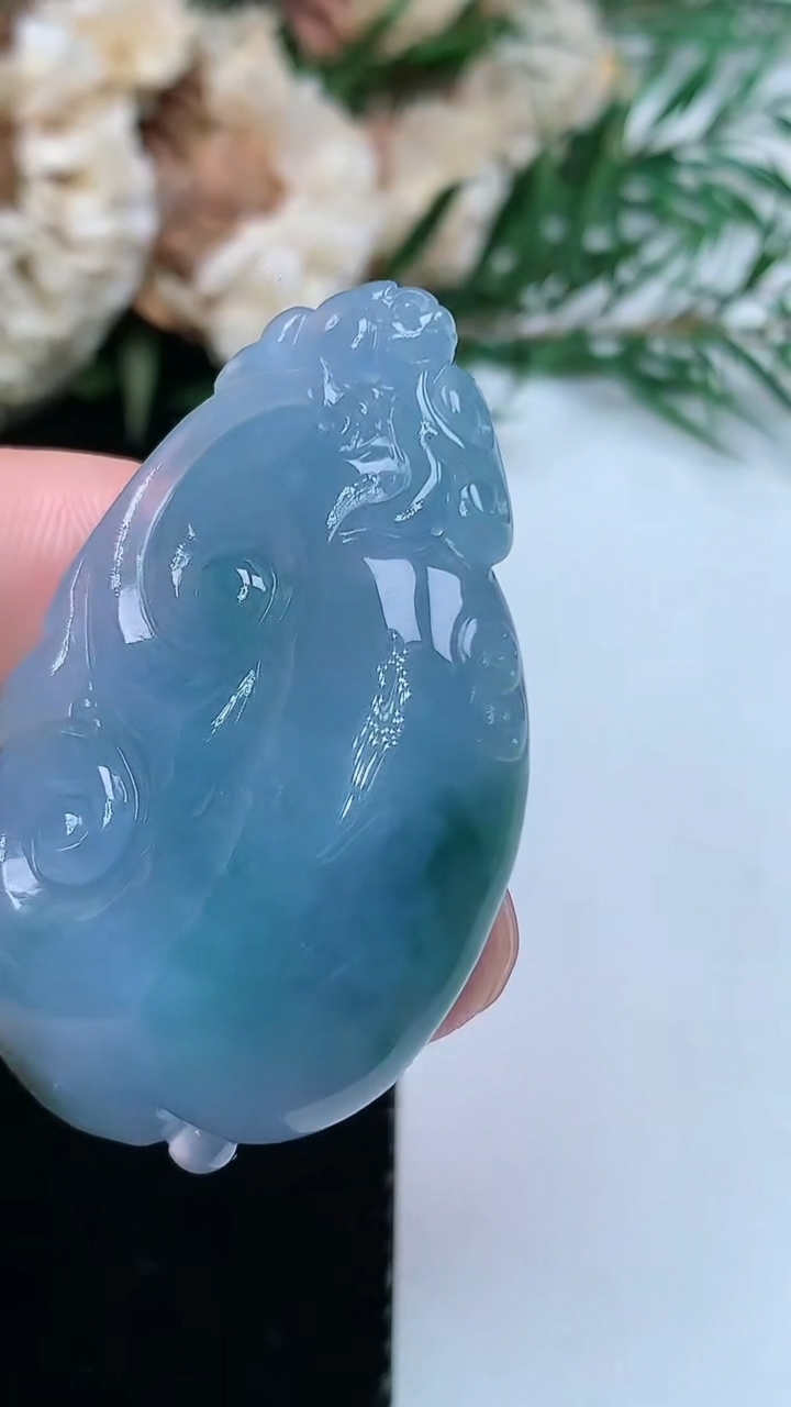 天然A货翡翠紫罗兰 飘花如意吊坠，尺寸41-25.5-8.5，重量:14.45g
3月31日