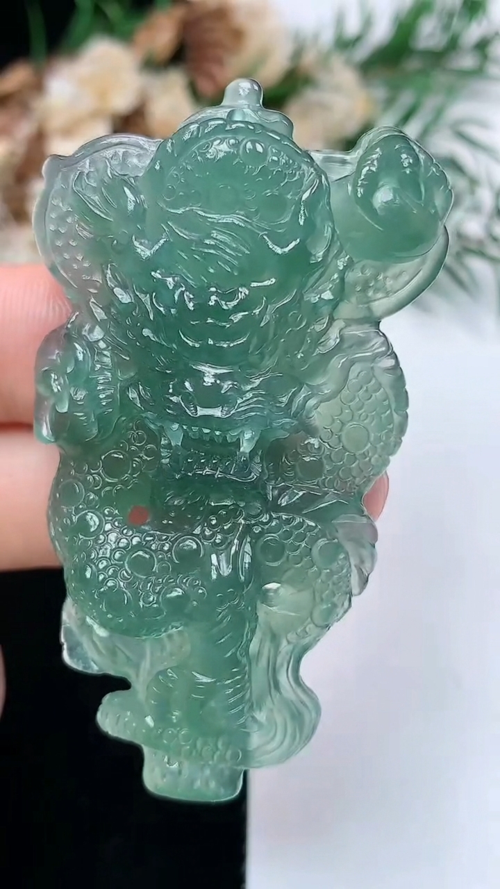 天然A货翡翠蓝水龙牌吊坠，尺寸57.5-33.3-8.3，重量:19.29g
3月31日