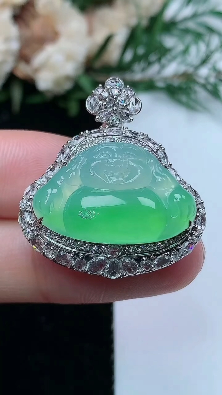 天然A货翡翠佛公吊坠，尺寸29-26-11.9，裸石13.9-22.5，重量:7.43g
3月31日