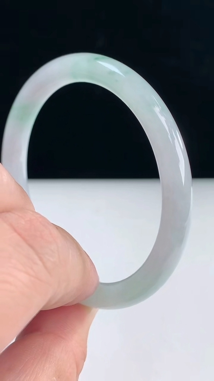 圈口52-53翡翠a圆条手镯尺寸52.5-7重:23.80g 2363月31日