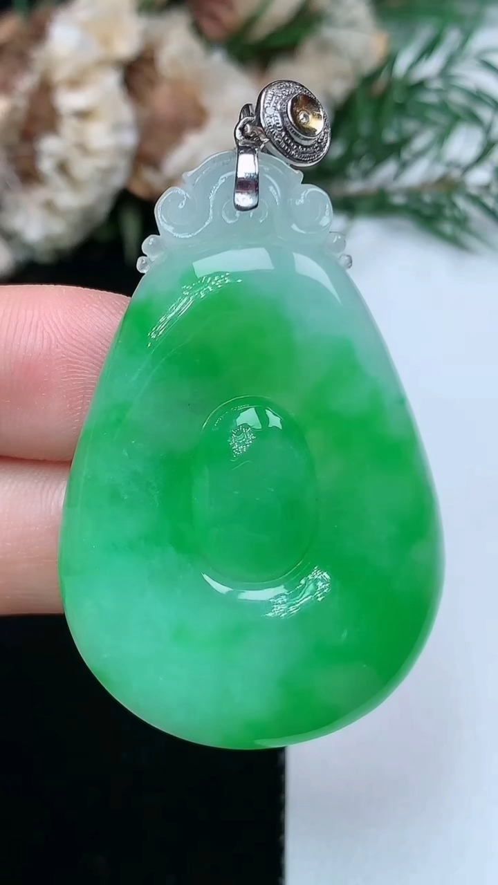 天然A货翡翠福贝吊坠，尺寸43.5-29.7-5.3，重量:12.21g
3月31日