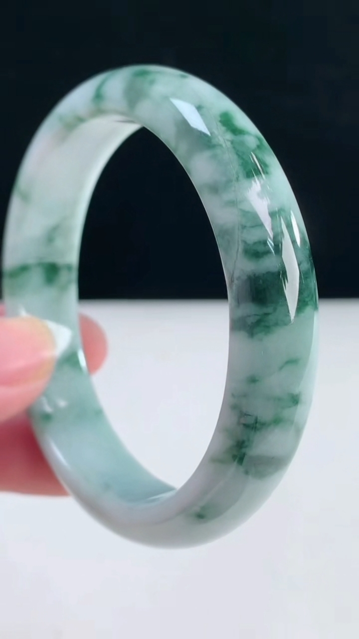 圈口58-59翡翠a货飘花宽边手镯尺寸58.5-13.6-7.2重:58.64g7663月31日