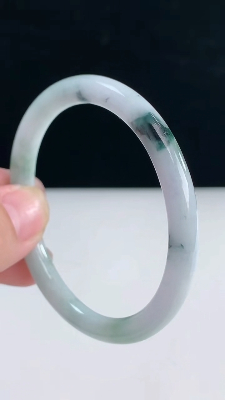 圈口53-54翡翠a货飘圆条手镯尺寸53.2-46.8-6.4-6.3重:19.28g 2363月3