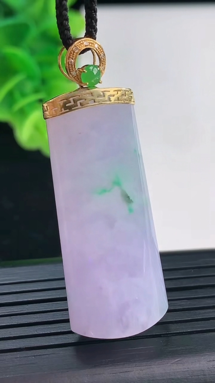 天然A货翡翠18K金春带彩紫罗兰无事牌吊坠尺寸41.6-17.1-10.1重量:17.74g
3月31日